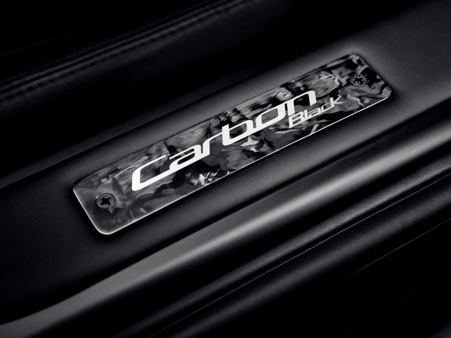 Логотип Aston Martin DB9 Carbon Black 2014 года  (фото 3 из 4)